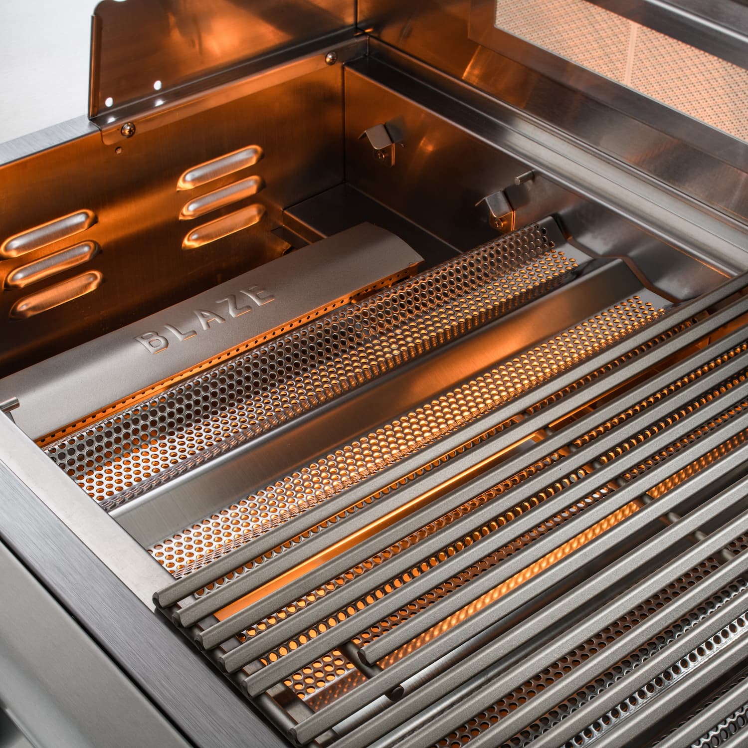 Blaze Professional Marine Grade 32 Inch Plus 4 Burner Natural Or Propane Gas Grill-BLZ-4LTE3MG