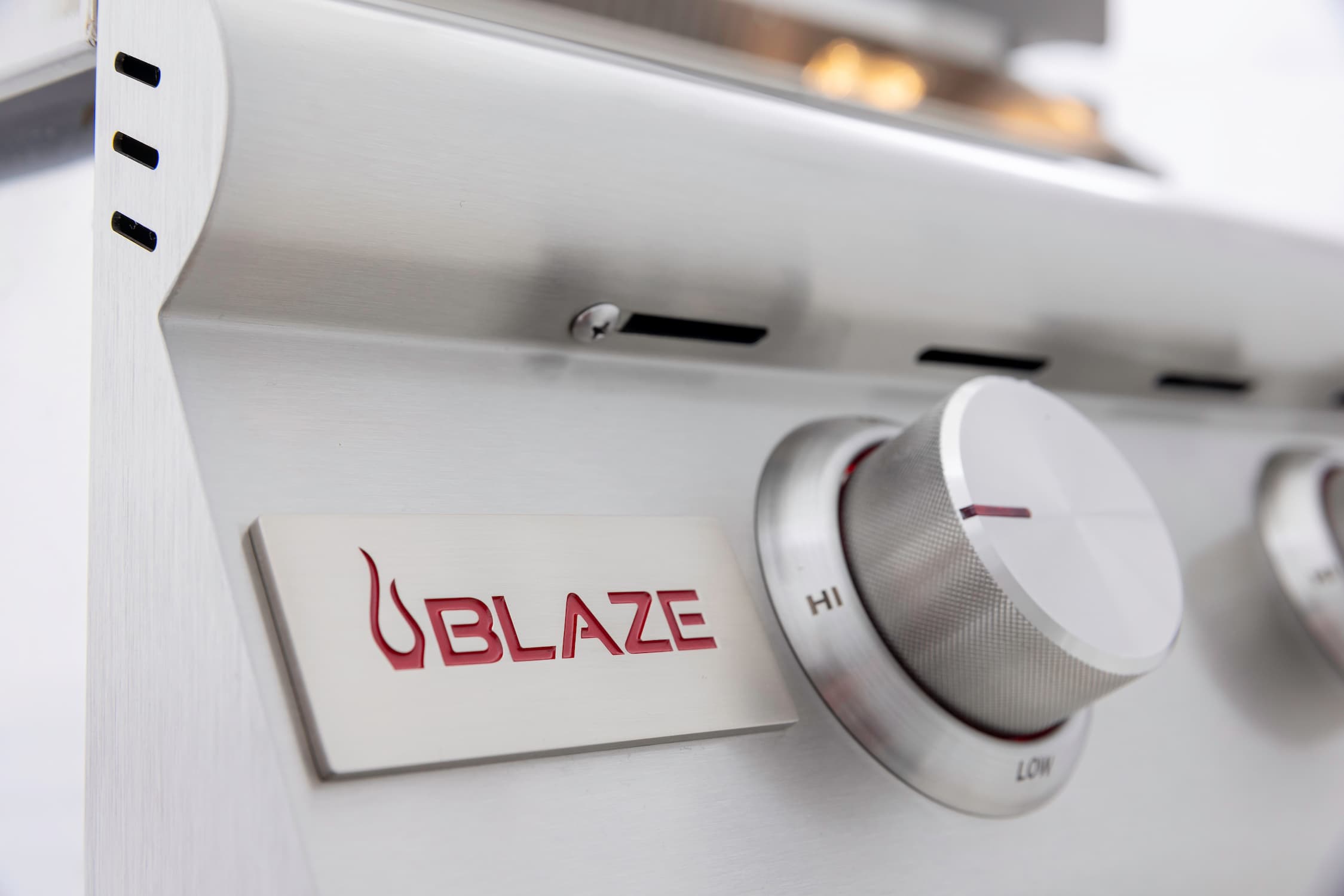 Blaze Professional Marine Grade 32 Inch Plus 4 Burner Natural Or Propane Gas Grill-BLZ-4LTE3MG