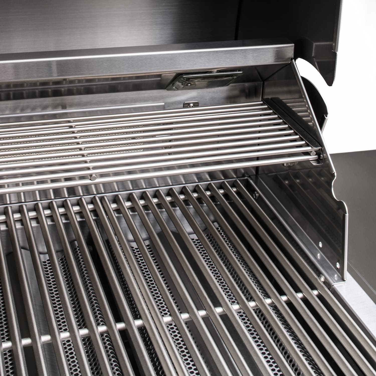 Blaze Professional Marine Grade 32 Inch 4 Burner Natural Or Propane Gas Grill-BLZ-4LTE2MG