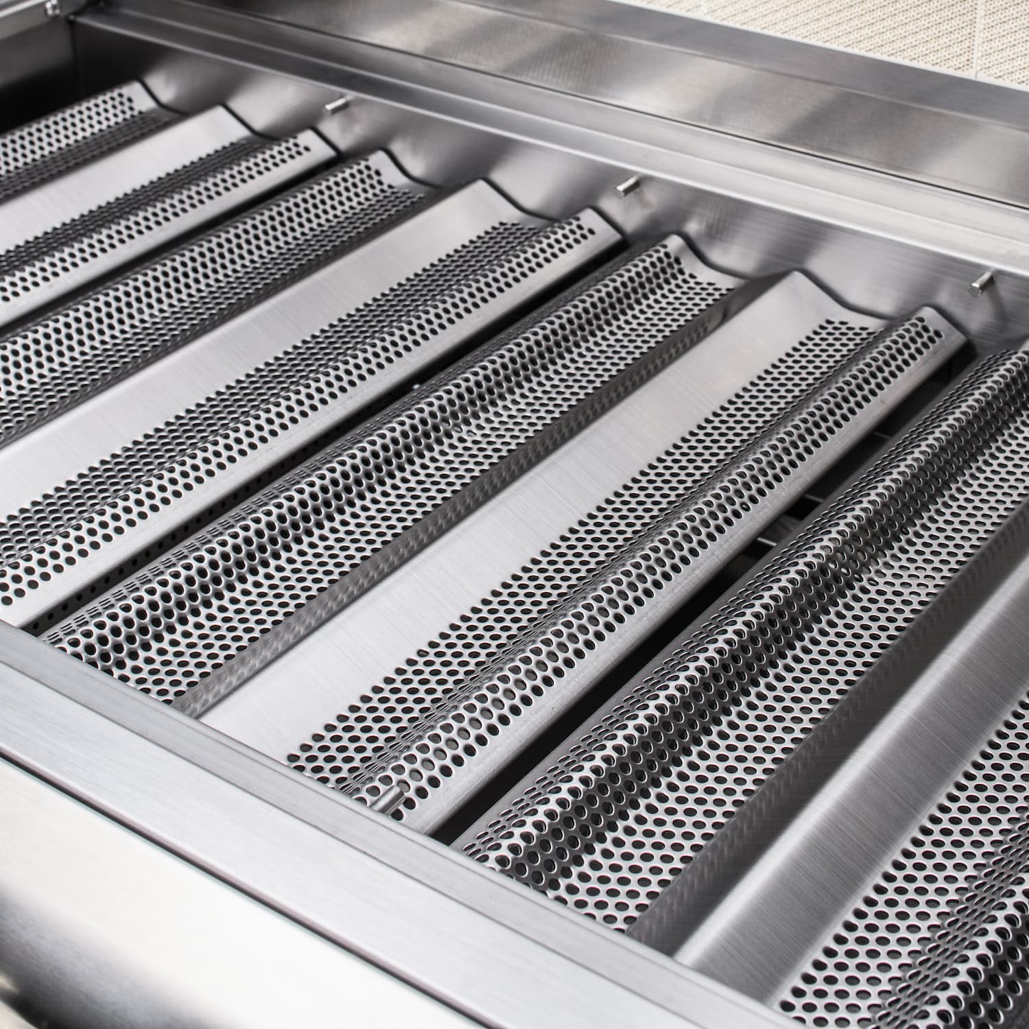 Blaze  LTE 32-Inch 4-Burner Built-In Propane Or Natural Gas Grill With Rear Infrared Burner & Grill Lights-BLZ-4LTE2