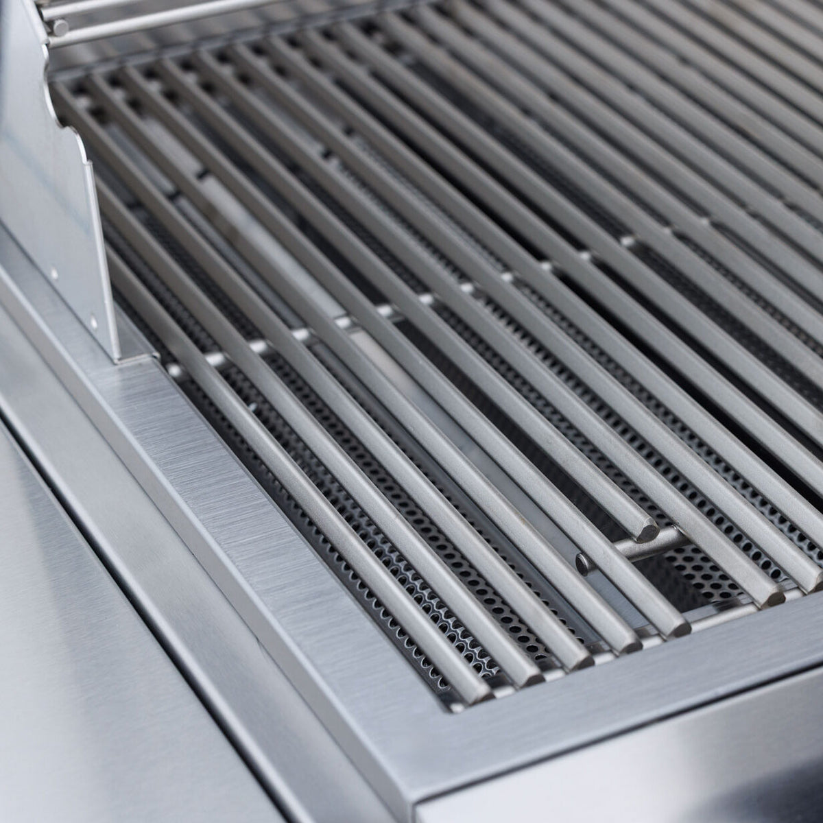 Close up of the Blaze BCM grill cooking surface
