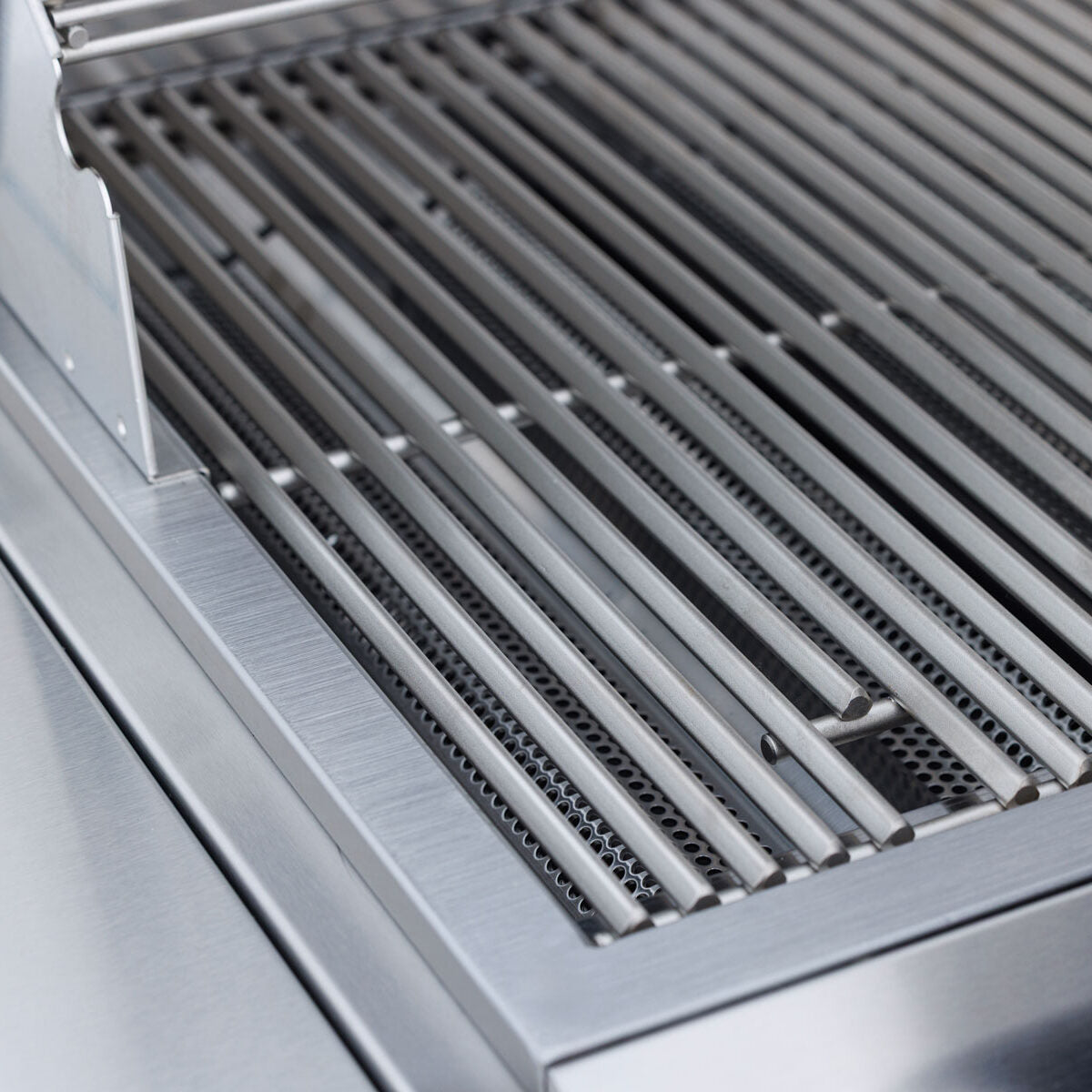 Close up of the Blaze BCM grill cooking surface